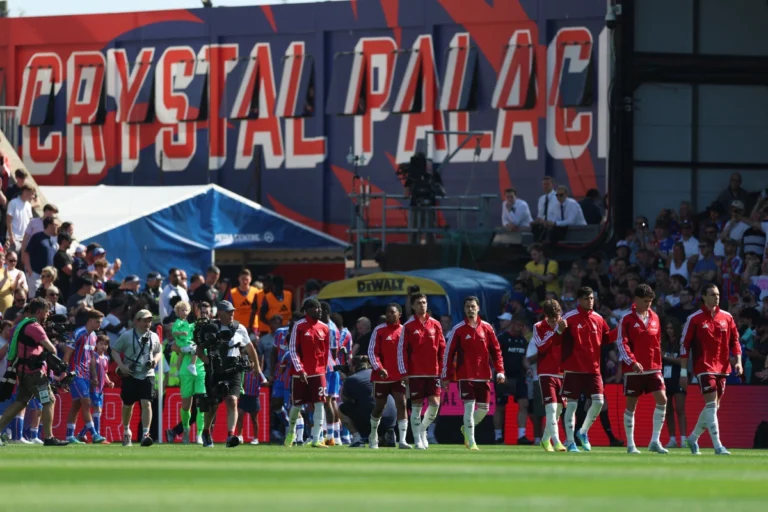 Arsenal nâng Cup vô địch Ngoại hạng Anh