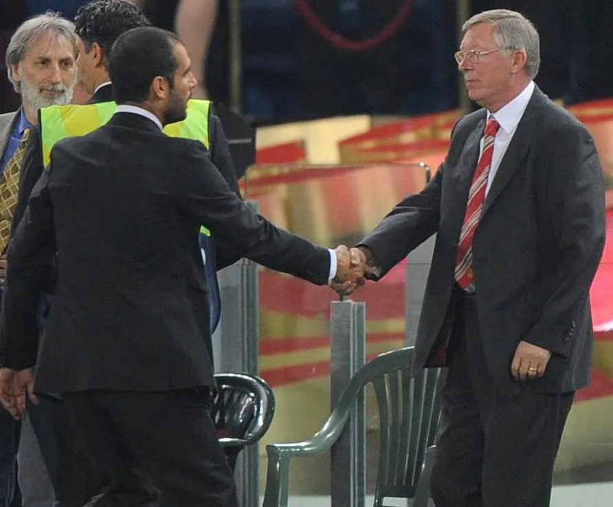 Pep Guardiola bắt tay Sir Alex Ferguson trước trận chung kết Champions League 2009 ở sân Olimpico, Rome, Italy. Ảnh: AFP