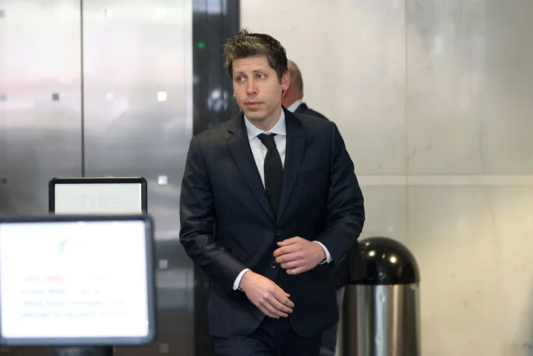 Sam Altman thừa nhận AI khó thay thế hoàn toàn lao động