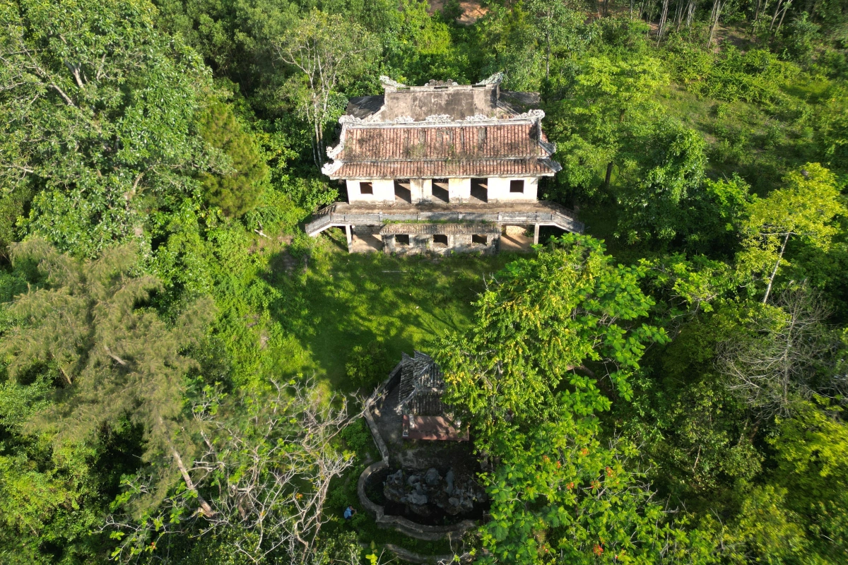 Di tích nhà Ngô Đình Cẩn vẫn hoang phế