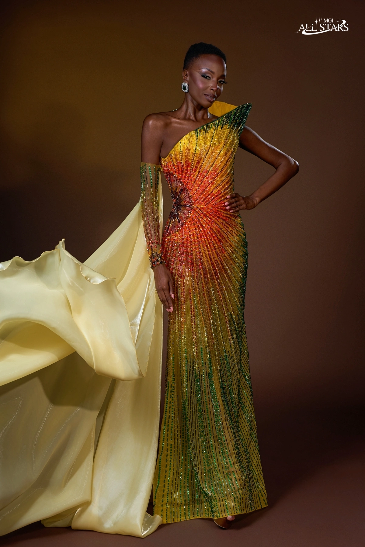 2. Faith Maria (Ghana) Sức hút của Faith Maria tăng cao sau hai đêm thi bán kết. Cô liên tục dẫn đầu điểm số, nổi bật trong phần thi áo tắm, mặt mộc. Mỗi lần xuất hiện trên sân khấu, Faith Maria gây chú ý với mái tóc ngắn, làn da nâu. Mỹ nhân được nhiều khán giả ví von là "viên ngọc đen". Cô 28 tuổi, là người mẫu gốc Ghana sinh tại Mỹ, từng đăng quang Miss Grand Ghana 2025. Cùng năm, Faith Maria thi Miss Grand International, giành vị trí á hậu 3.