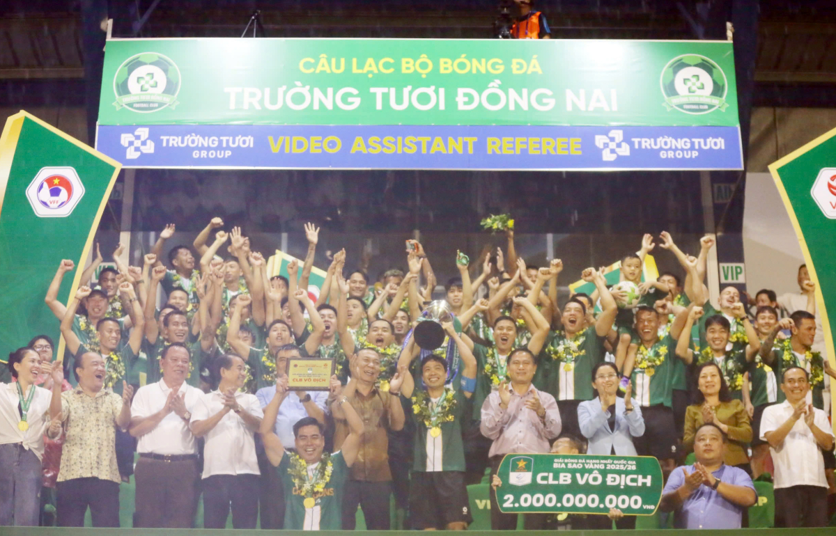 Sau khi Đồng Nai thăng hạng, chiếc vé thứ nhì đã thuộc về Bắc Ninh - đội sẽ đá trận play-off với đội thứ 13 V-League sẽ được xác định giữa Đà Nẵng, PVF-CAND, Becamex TP HCM hoặc HAGL khi giải khép lại.