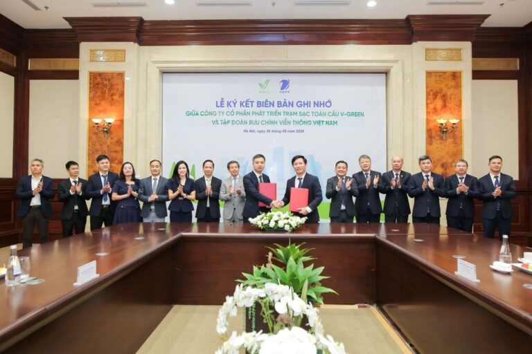 V-Green hợp tác VNPT làm trạm sạc, tủ đổi pin xe điện