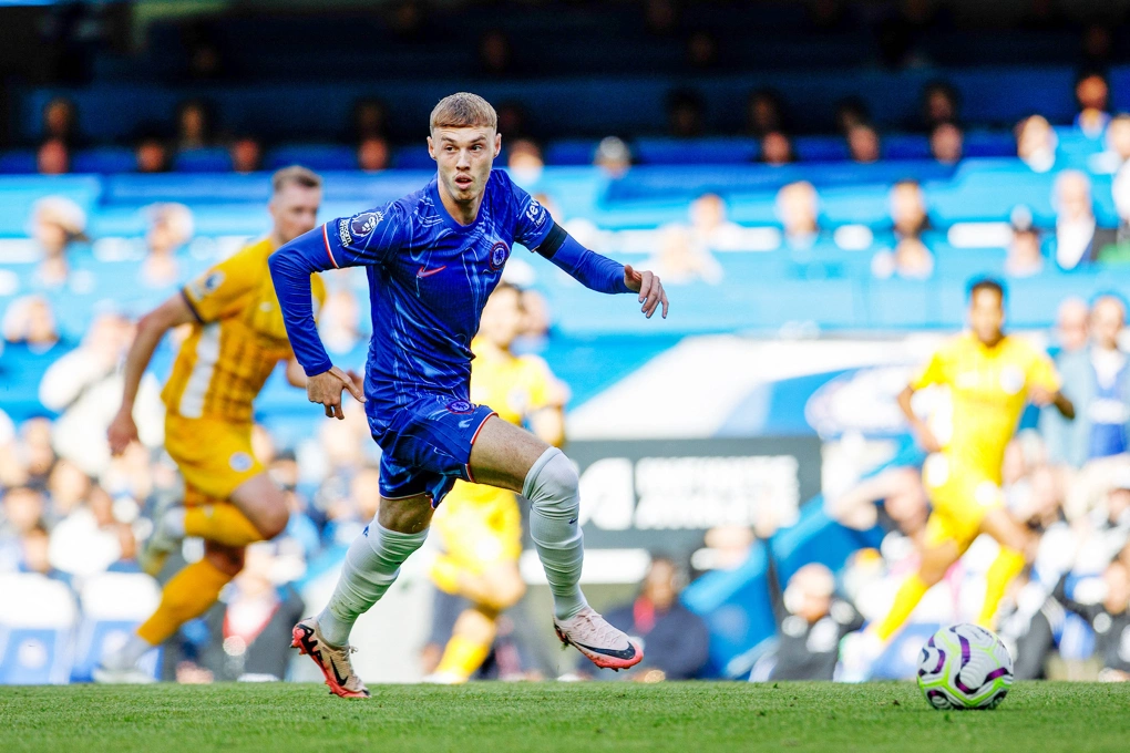 Cole Palmer đi bóng trong trận Chelsea thắng Brighton 4-2 ở Ngoại hạng Anh trên sân Stamford Bridge, thành phố London, Anh ngày 28/9. Ảnh: AFP