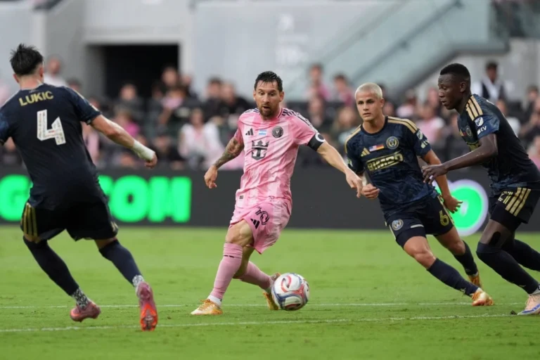 Messi tịt ngòi trong trận đấu có 10 bàn