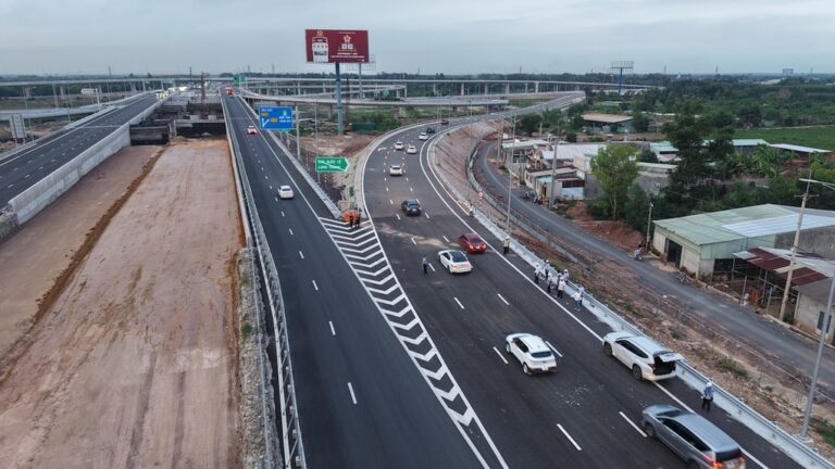 Nút giao kết nối cao tốc TP HCM – Dầu Giây với Biên Hòa – Vũng Tàu thông xe