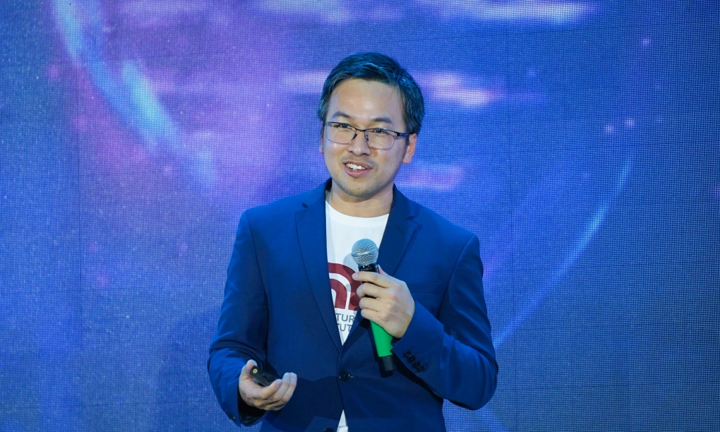 TS Lương Minh Thắng, nhà khoa học chính kiêm Giám đốc nghiên cứu Google DeepMind, đồng sáng lập NTI phát biểu tại GStar 2026. Ảnh: Bảo Lâm