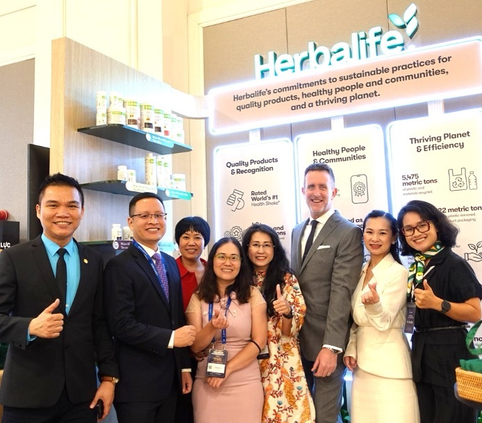 Khu vực Thông tin phát triển bền vững của Herbalife tại buổi Đối thoại đổi mới và phát triển bền vững do USABC tổ chức. Ảnh: Herbalife Việt Nam