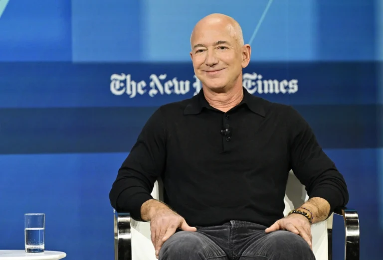 Jeff Bezos: Nửa số người nộp thuế Mỹ nên được miễn thuế