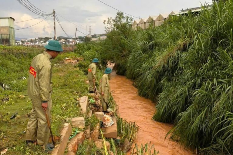 Bé gái 13 tuổi ở Đà Lạt bị lũ cuốn