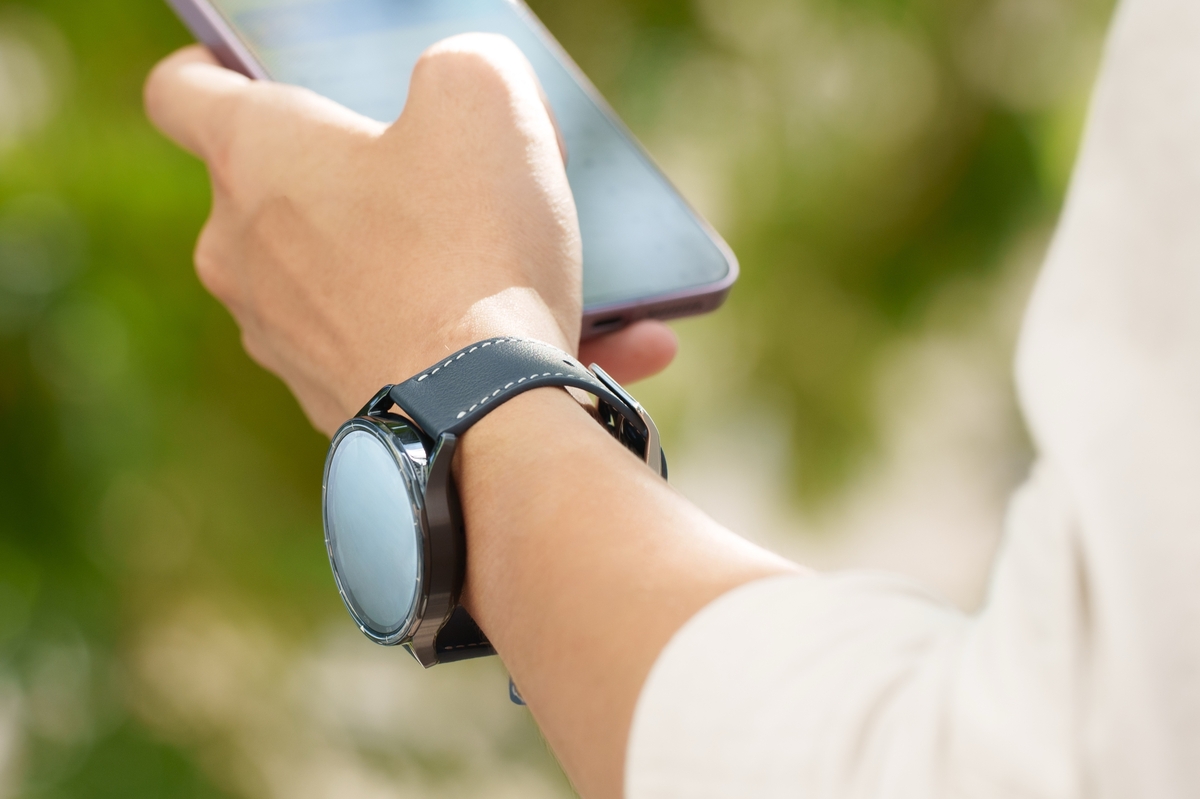 Đồng hồ của Xiaomi có chế độ khá lạ là Passion Mode, cho phép nhận diện cử chỉ cổ tay qua các cảm biến chuyển động. Khi người dùng đang tham gia các buổi hòa nhạc, khán đài ở các sự kiện thể thao, đồng hồ có thể ghi lại số lần các động tác cử chỉ, đo "độ nhiệt" cũng như tính calo tiêu thụ dựa trên kết quả từ theo dõi nhịp tim.