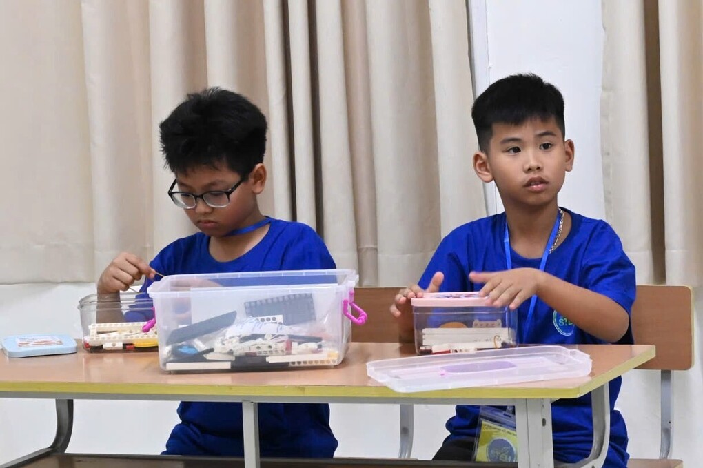 Các em học sinh dự thi Green STEM, sáng 24/5. Ảnh: Trọng Đạt