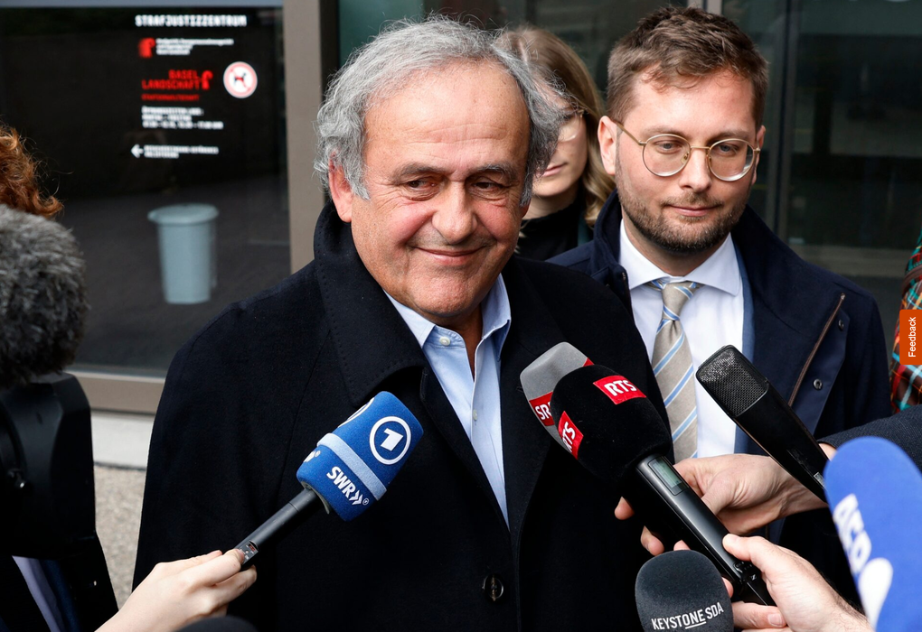 Cựu Chủ tịch UEFA Michel Platini nói chuyện trước truyền thông khi rời khỏi tòa án sau khi được tuyên trắng án về các cáo buộc tham nhũng tại Muttenz, Thụy Sĩ, ngày 25/3/2025. Ảnh: Reuters