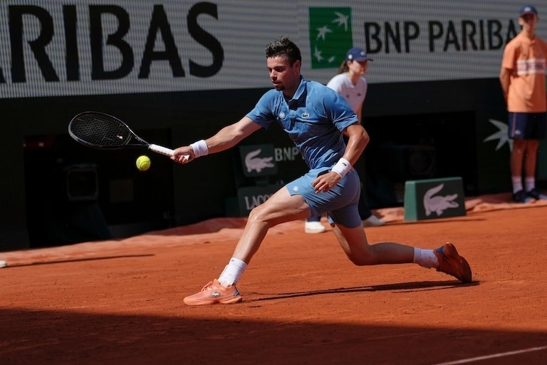 Tay vợt chạy khỏi sân vì bị tiêu chảy ở Roland Garros