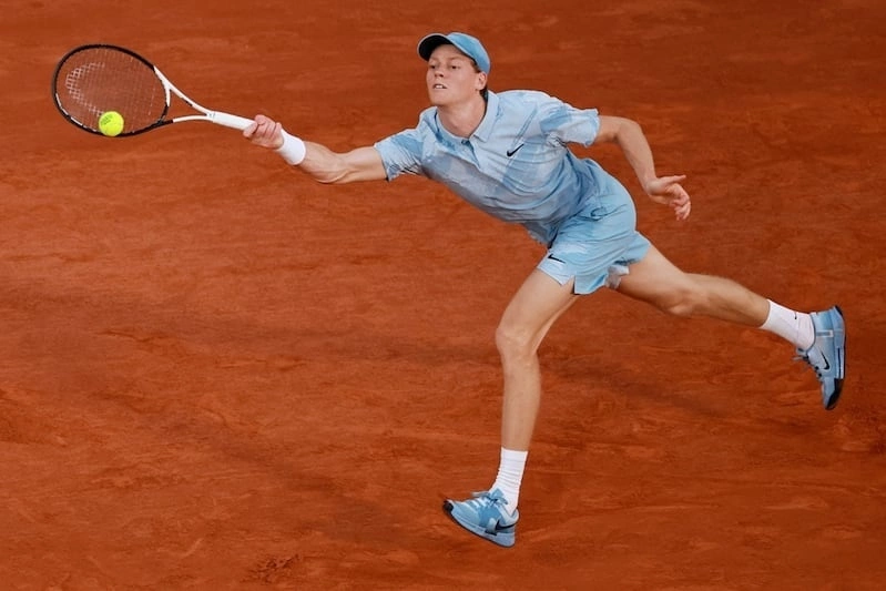 Sinner thắng dễ vòng một Roland Garros