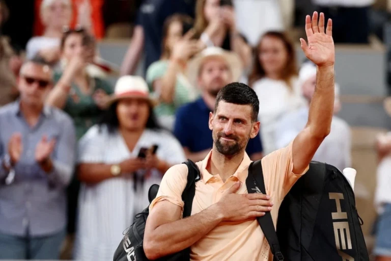 Djokovic thua ngược ở vòng ba Roland Garros