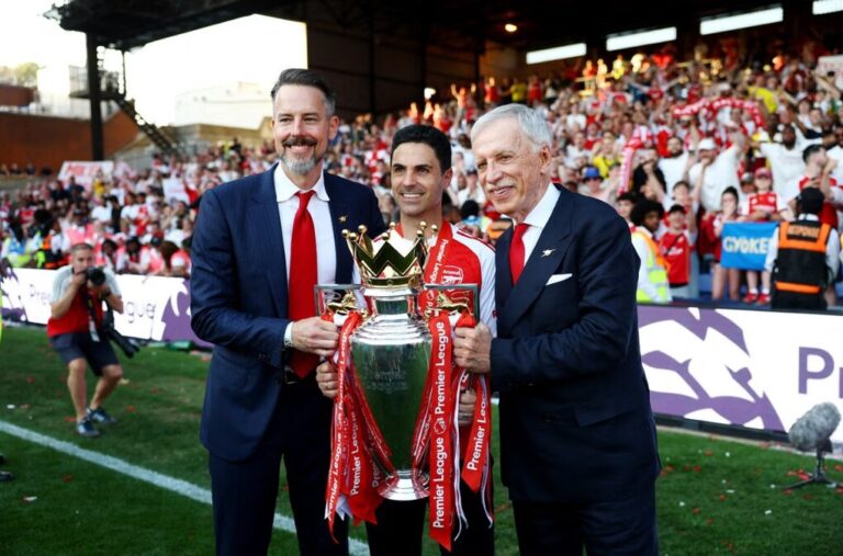 Nhà Kroenke hồi sinh Arsenal thế nào