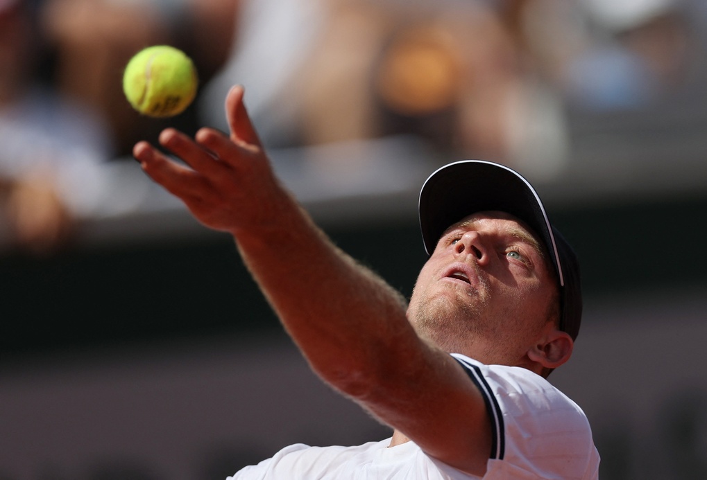 HLV 'sa thải' tay vợt qua tin nhắn ở Roland Garros 2026