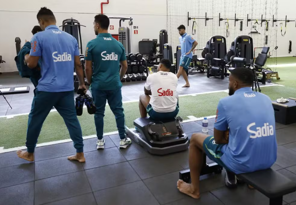 Các cầu thủ Brazil tập nhẹ trong ngày đầu hội quân chuẩn bị cho World Cup 2026. Ảnh: CBF