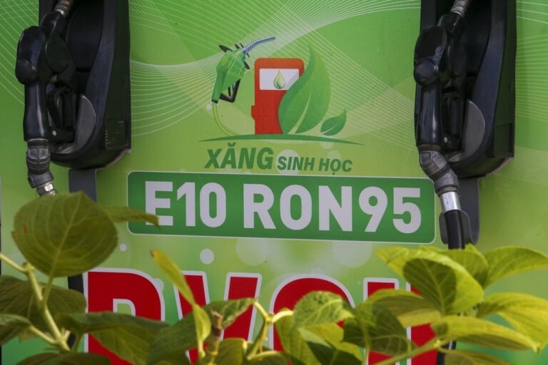 Xăng E10 bán đại trà trên toàn quốc từ hôm nay