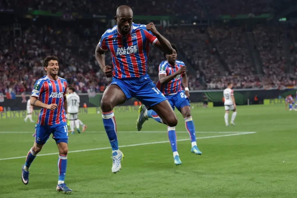 Tiền đạo Mateta mừng bàn duy nhất trận chung kết, trên sân Red Bull, Leipzig, Đức hôm 27/5. Ảnh: AFP