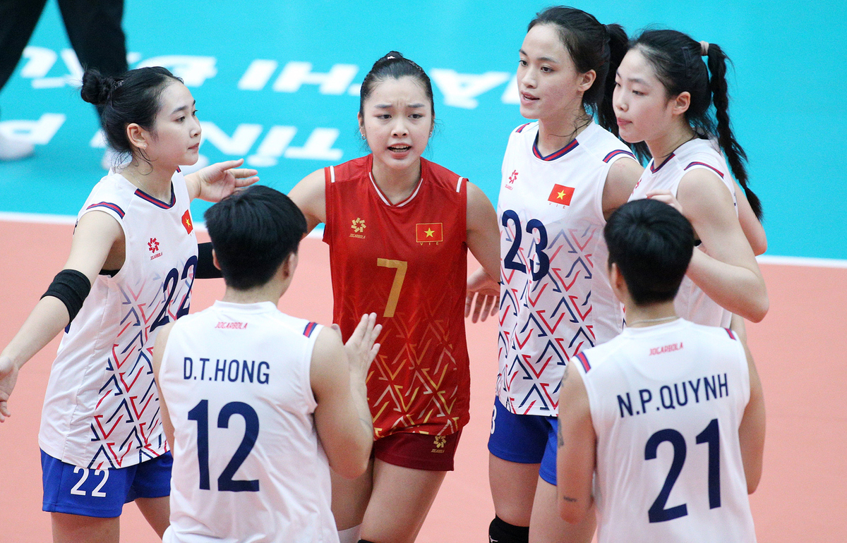 ... và được đánh giá cao bởi lối chơi chắc chắn, phản xạ kịp thời cũng như phong cách lăn xả trong mọi đường bóng.