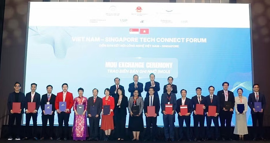 Tổng Bí thư, Chủ tịch nước Tô Lâm chứng kiến lễ trao các biên bản ghi nhớ hợp tác giữa hai nước. Ảnh: TTXVN