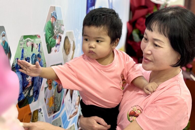 100 trẻ "sinh ra lần nữa" nhờ ghép gan chi phí thấp tại Việt Nam