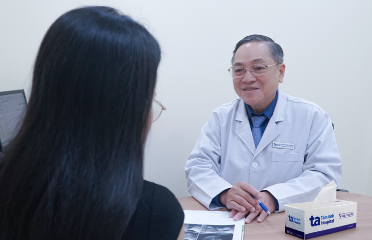 Bác sĩ hướng dẫn cách phòng bệnh cho thai phụ trong mùa mưa