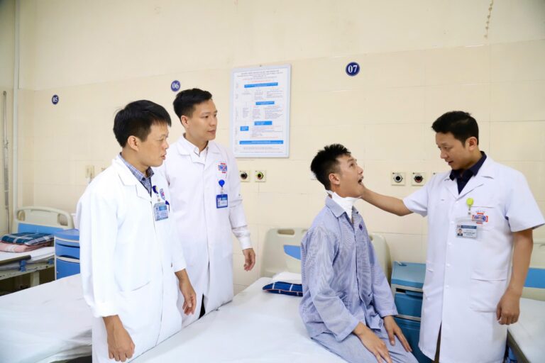 Đau loét lưỡi suốt 4 tháng, người đàn ông 33 tuổi bất ngờ mắc ung thư