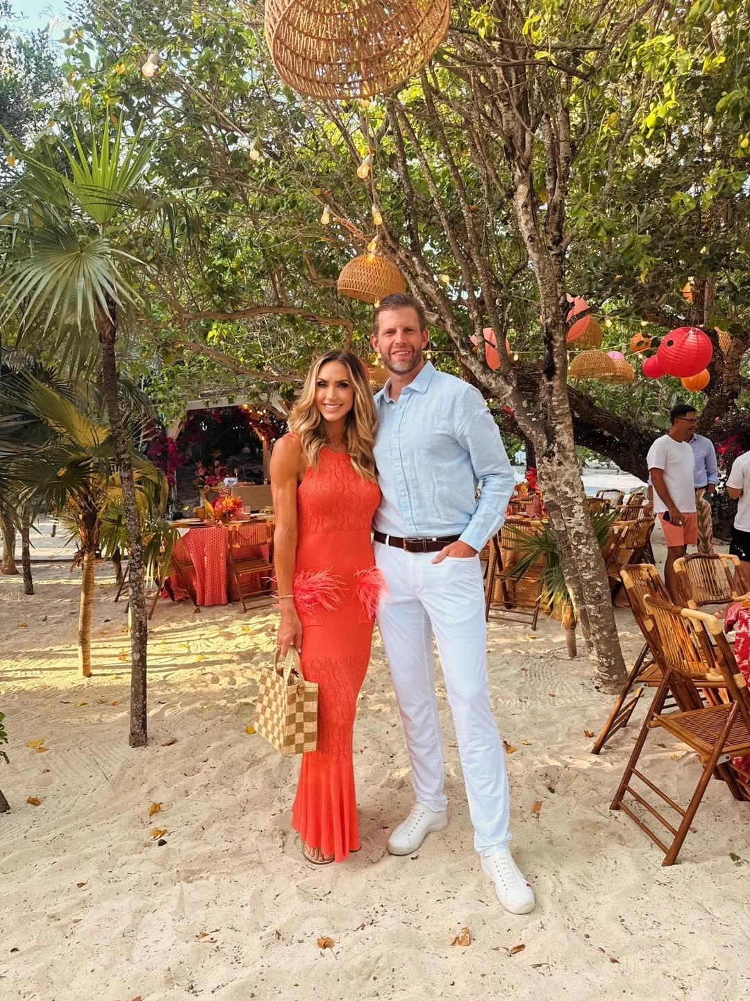 Một số thành viên trong gia đình ông Trump dự đám cưới còn có vợ chồng Eric Trump, Lara Trump. Ảnh: Instagram Lara Trump Donald Jr.​​​​​, Ivanka và ​​Eric là con của ông Trump với vợ đầu - bà Ivana. Tổng thống Mỹ có con thứ tư Tiffany Trump với người vợ thứ hai Marla Maples và cậu út Barron từ cuộc hôn nhân hiện tại với bà Melania.