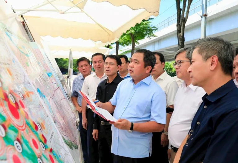 Bí thư Hà Nội yêu cầu hoàn thành trục Tây Thăng Long năm 2027