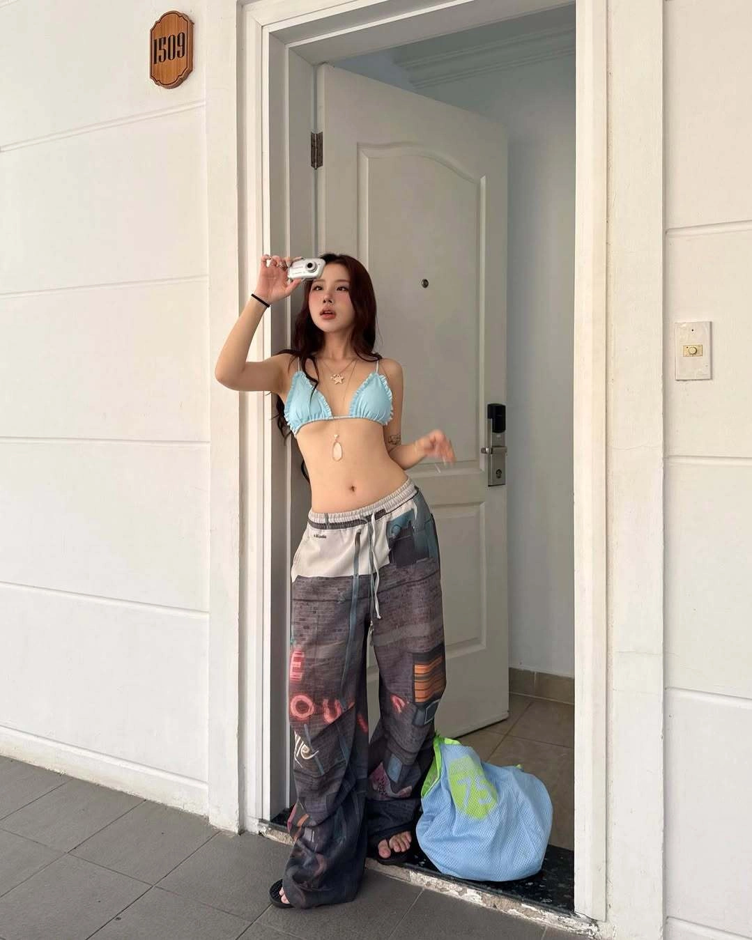 Theo Elle, phong cách khoe nội y được gen Z ưa chuộng vì thể hiện sự tự do cá nhân, giải phóng cơ thể và nữ quyền. Ảnh: Instagram Yeji Bae
