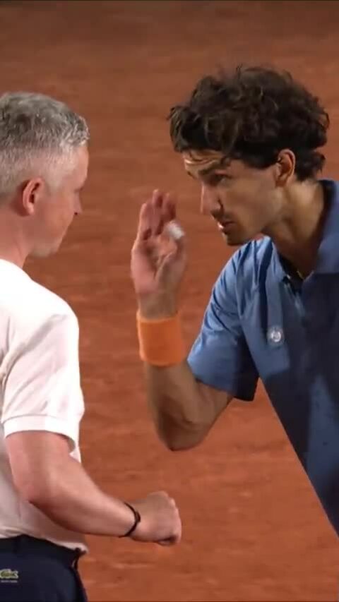 Tranh cãi căng thẳng về vết bóng ở Roland Garros 2026