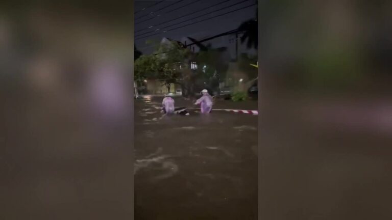 Trung tâm Đồng Nai ngập sâu sau mưa lớn