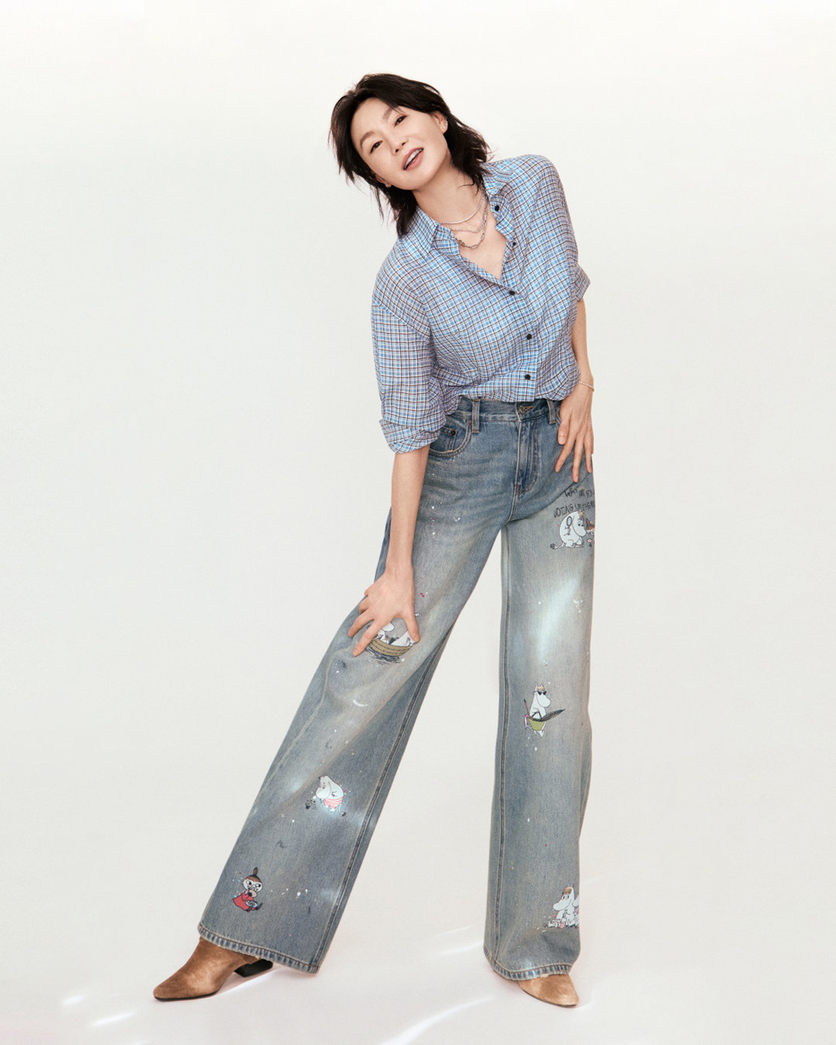 Diễn viên lăng xê mốt quần jeans in hình ngộ nghĩnh.