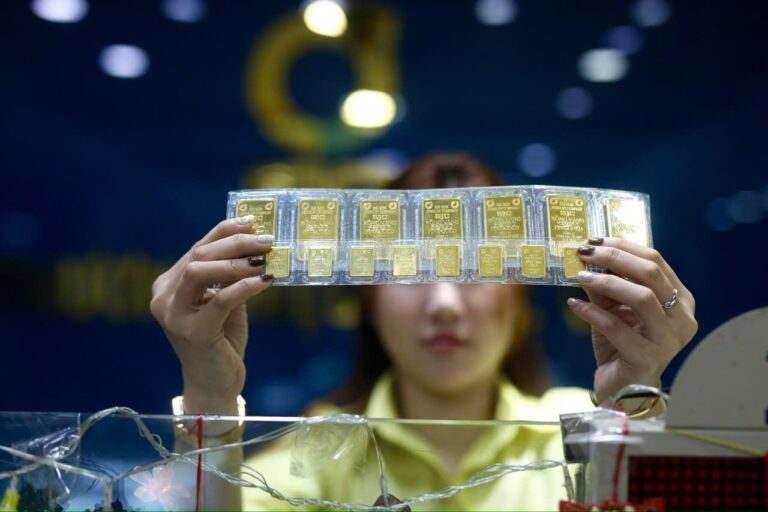 Vàng tăng nhanh rồi lại giảm, người lướt sóng có thể lỗ 30 triệu đồng/lượng