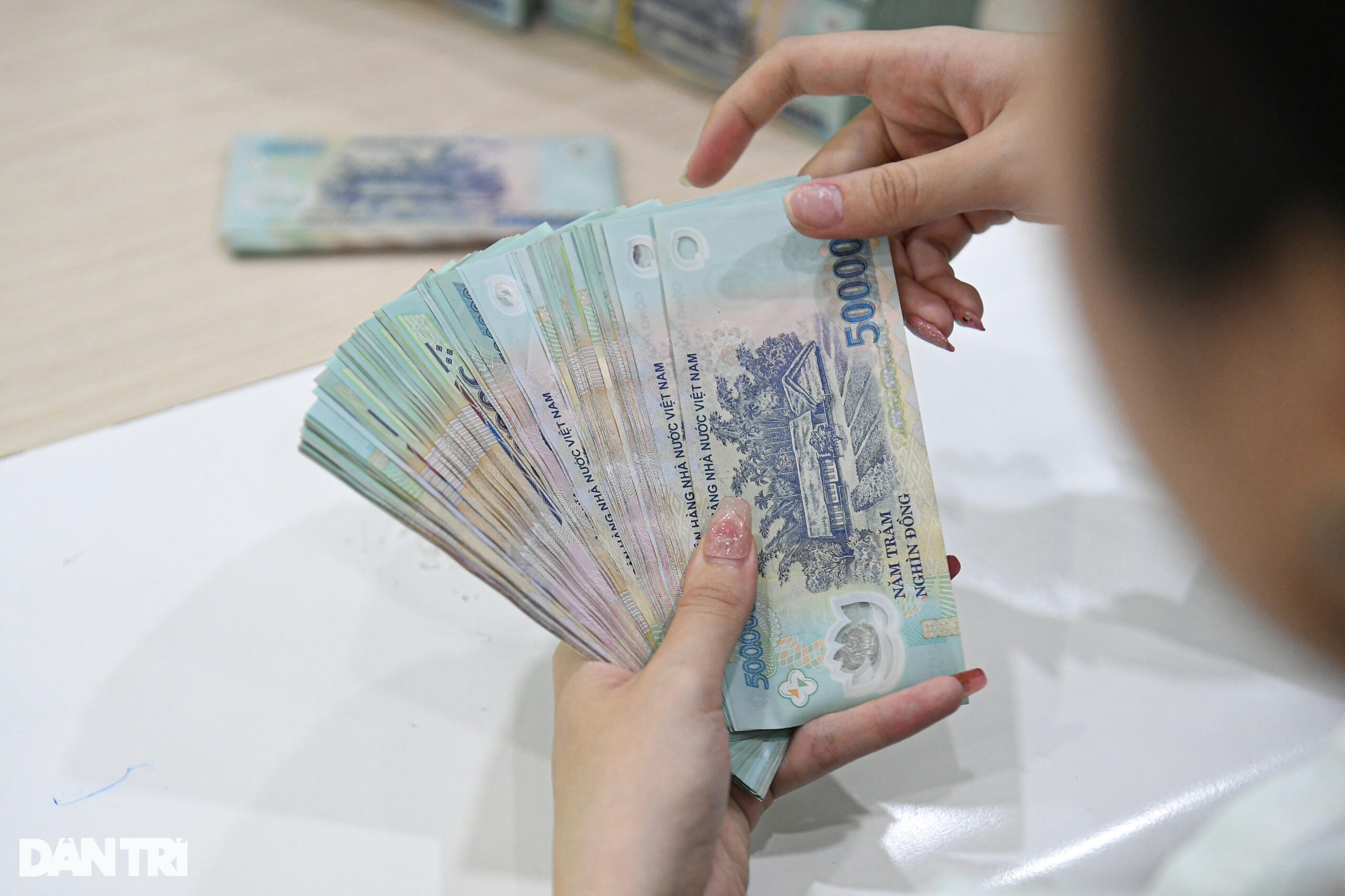 Thêm ngân hàng giảm lãi suất, chỉ còn vài nơi giữ mức 7%