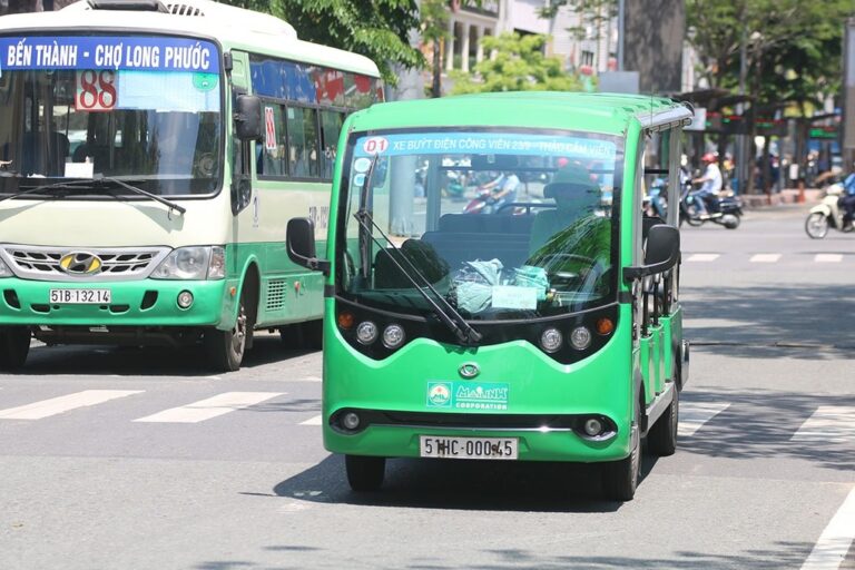 Đề xuất buýt mini vào hẻm nhỏ, gom khách cho metro ở TP HCM