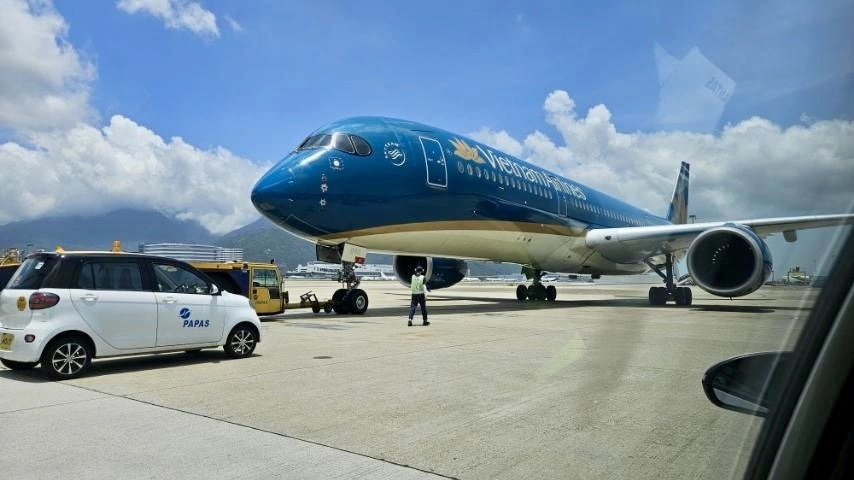 Máy bay Vietnam Airlines tại sân bay Hongkong. Ảnh: VNA