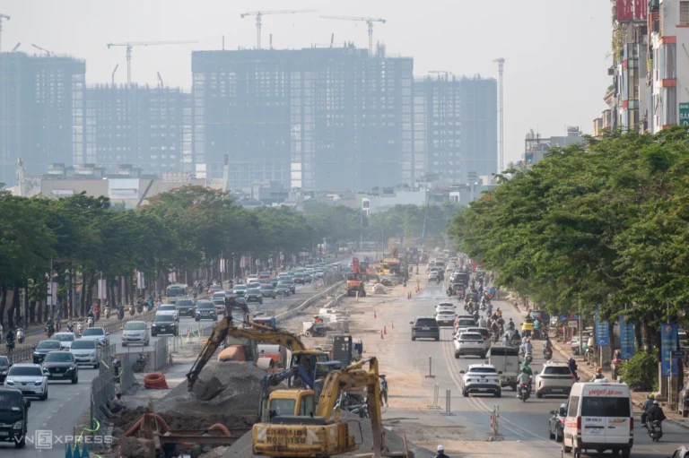 Bụi mù mịt trên đại công trường Thủ đô