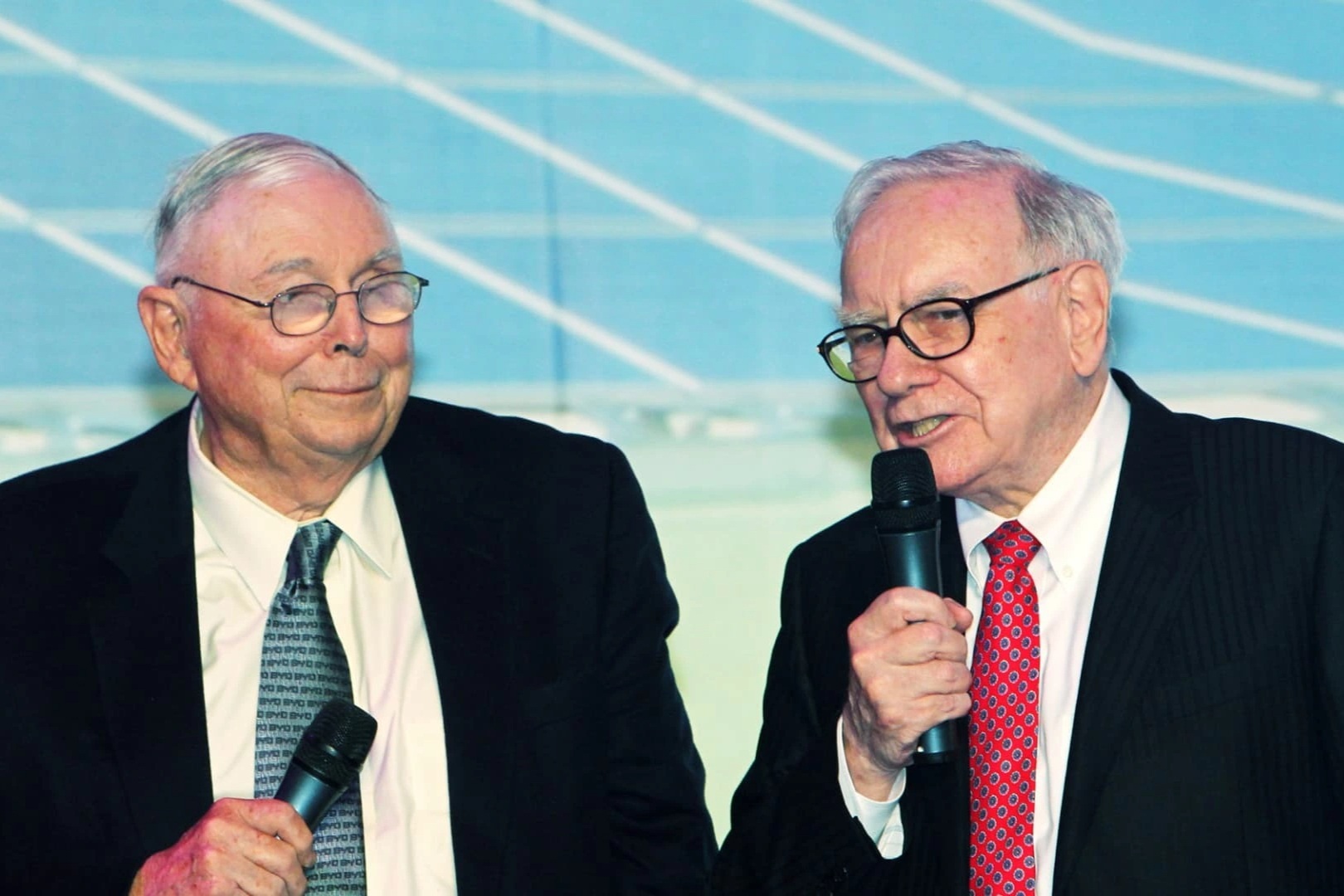 3 bài học giúp tỷ phú Warren Buffett tạo khối tài sản vượt xa đối tác