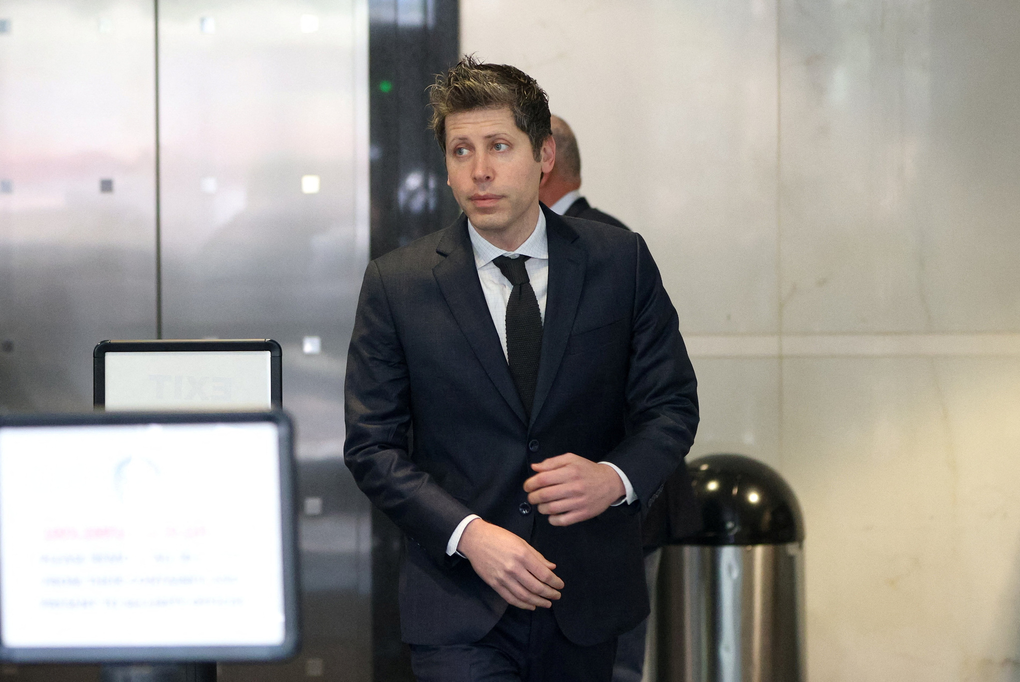 Sam Altman, CEO OpenAI, đến tòa án liên bang tại Oakland, California, ngày 14/5. Ảnh: Reuters