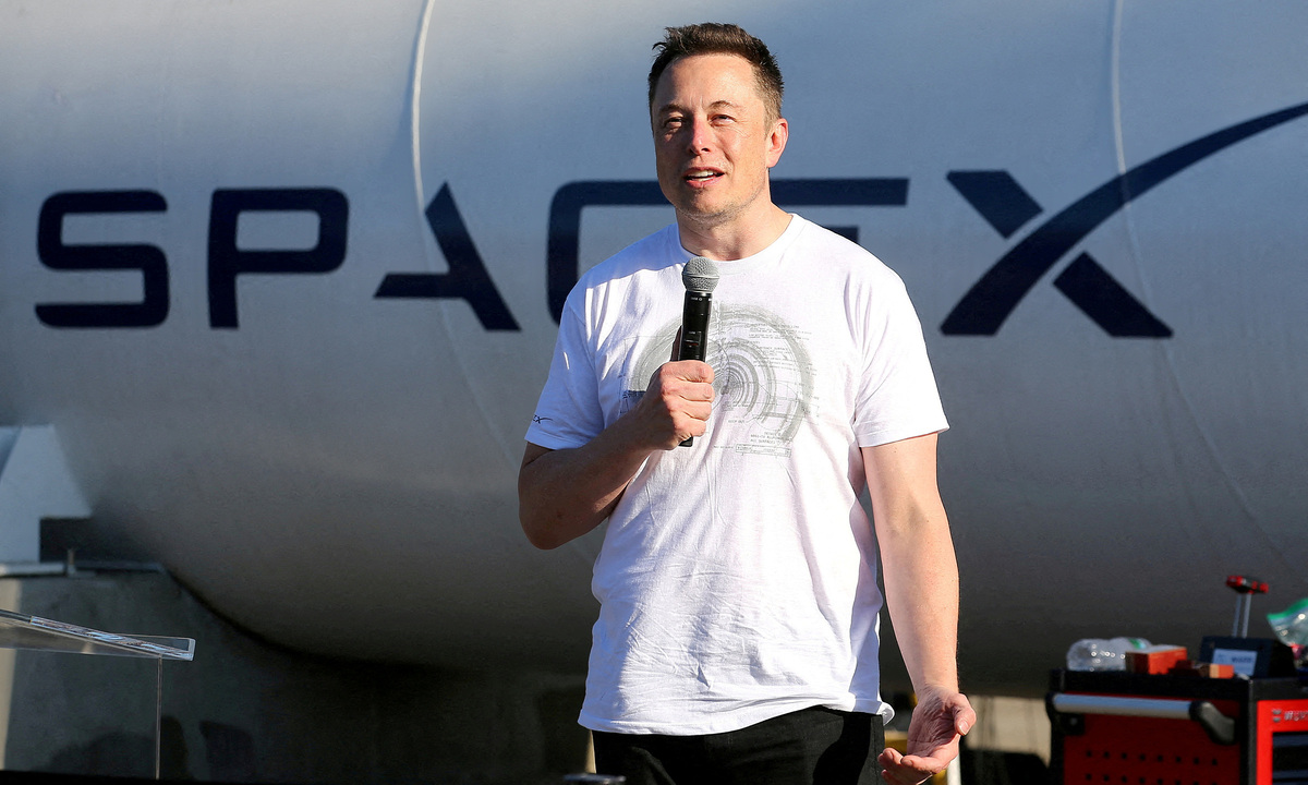 Elon Musk mất hơn 150 tỷ USD khi cổ phiếu SpaceX lao dốc