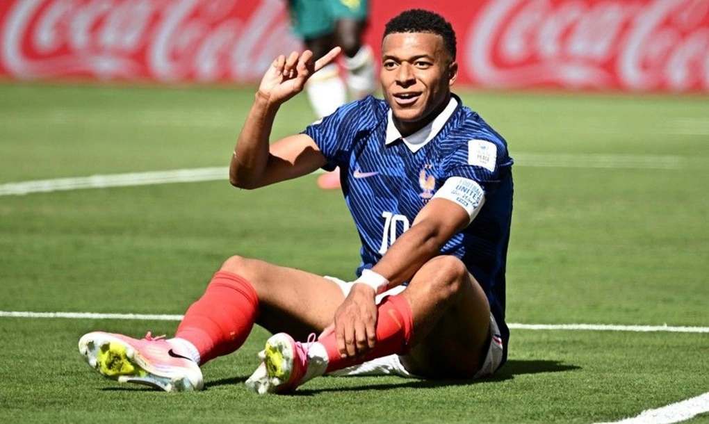 Phản ứng của Kylian Mbappe sau khi ngã trong vùng cấm từ pha tác động của Sadio Mane ở phút 58 trong trận Pháp – Senegal ở sân MetLife, New Jersey, Mỹ ngày 16/6/2026. Ảnh: Reuters