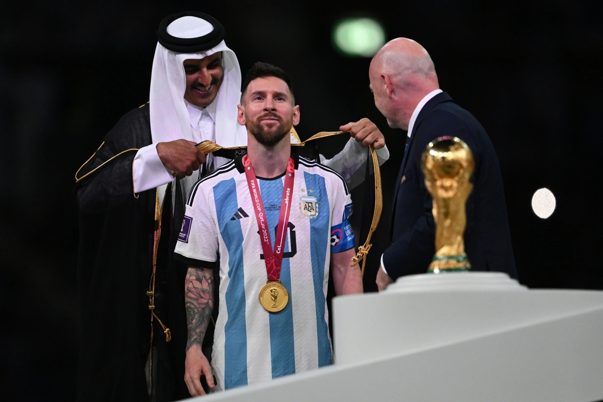 Lionel Messi (Argentina), 38 tuổi Màn trình diễn giúp ĐTQG đăng quang World Cup 2022 đã khẳng định cho sự vĩ đại của Messi. Nhưng anh vẫn muốn Argentina trở thành đội thứ ba bảo vệ thành công chức vô địch, sau Italy (1934, 1938) và Brazil (1958, 1962). Một loạt kỷ lục cũng đang chờ tiền đạo sinh năm 1987 vượt qua, nổi bật là ghi nhiều bàn thắng nhất lịch sử. Anh đã có 13 bàn và kém kỷ lục của Miroslav Klose ba pha lập công.