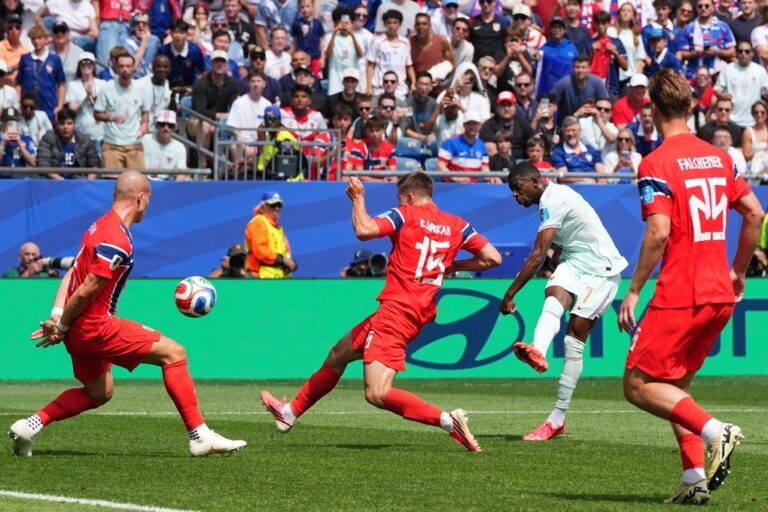 Xác định 9 cặp đấu vòng knock-out World Cup