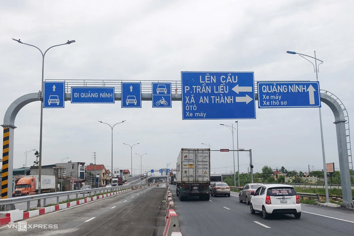Đường dẫn lên nút giao hướng từ TP Hà Nội về TP Hải Phòng đã lắp xong giá long môn hướng tuyến. Phương tiện di chuyển trên quốc lộ 5 đã được phép đi lên cầu vượt. Các nhánh đi Kinh Môn và Kim Thành vẫn đóng. Dự kiến toàn bộ công trình hoàn thành trong tháng 6. Nút giao được đưa vào sử dụng sẽ giải quyết tình trạng ùn tắc, giảm thiểu tai nạn, từng bước hoàn thiện hạ tầng giao thông trên quốc lộ 5 và các tuyến giao cắt.