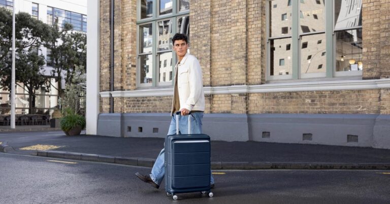 Samsonite Paralux: vali cho người thích đóng gói có hệ thống