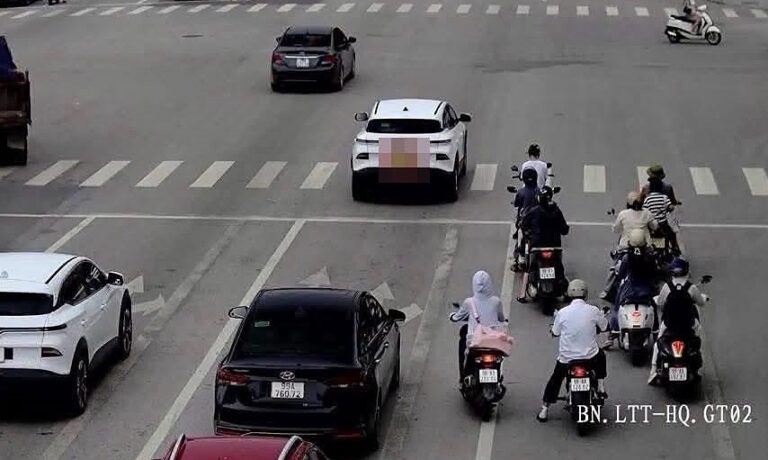 Gắn biển số giả để né camera giao thông